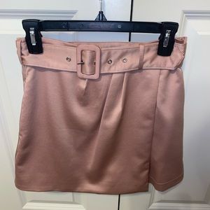 Satin pink skirt with belt! (Size medium)